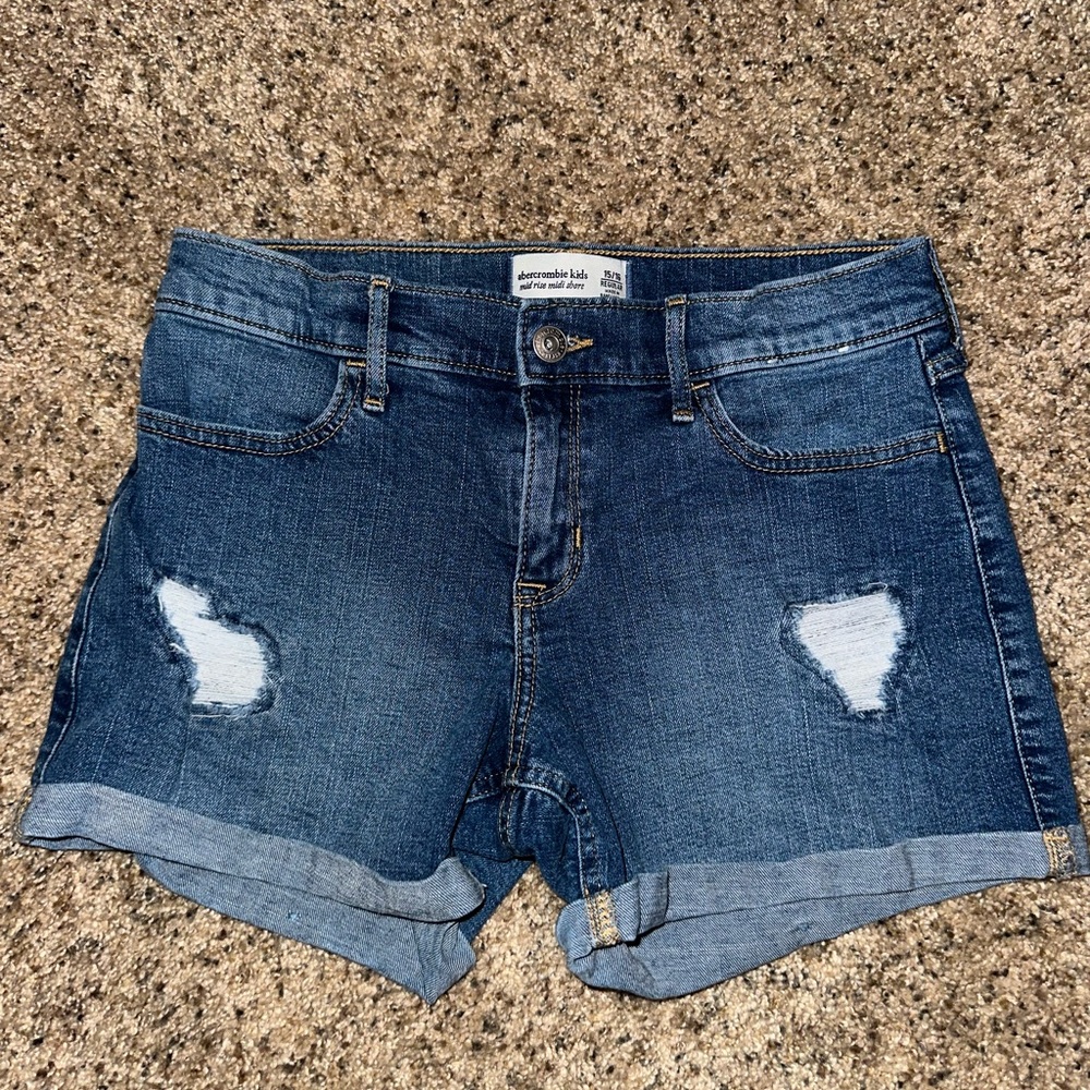 Girls Abercrombie shorts midi style. Excellent condition, barely worn $10